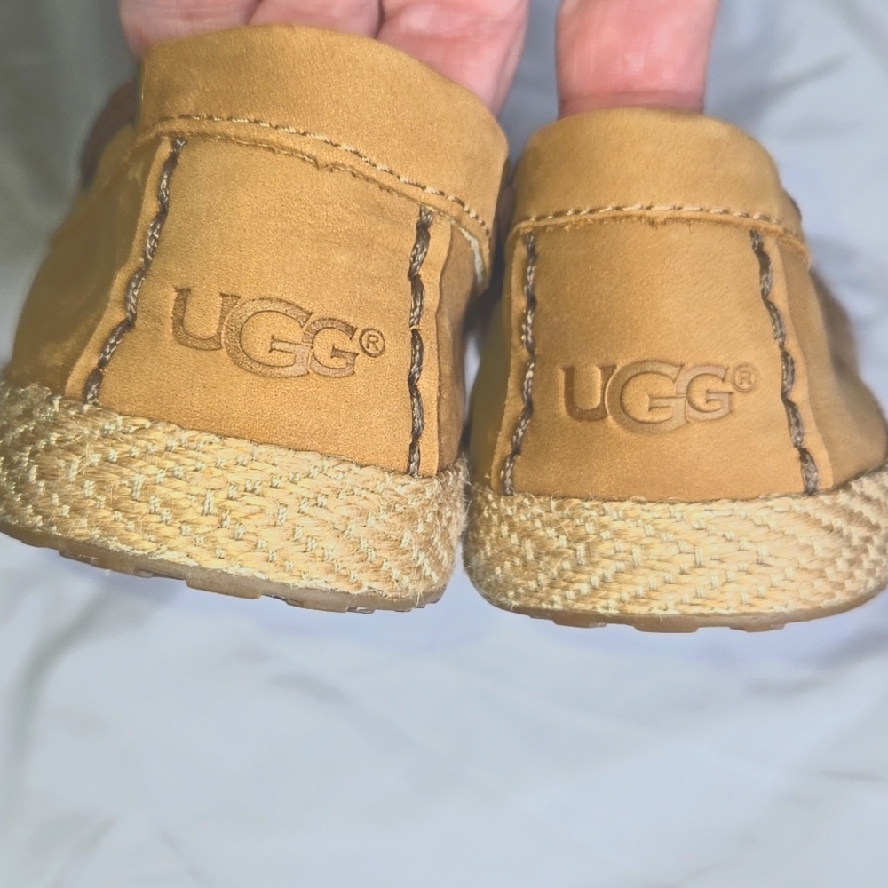 UGG TYLIN 6 NWOB DECK SHOE Nubuck Leather Lamb Fur Back Elevated Classic Preppy - Picture 4 of 16
